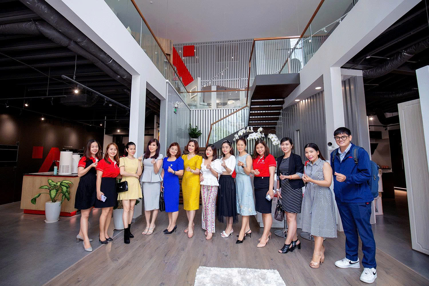 Đội ngũ Techhomes tại showroom