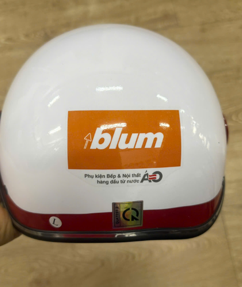 Quà tặng nón bảo hiểm cao cấp khi mua phụ kiện Blum tại Techhomes VN