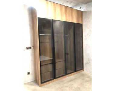 Tủ quần áo khách Anh Thân Nguyễn Kiệm