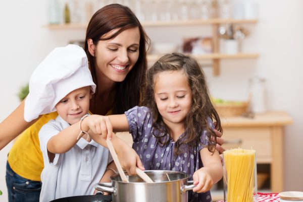 Cách thiết kế bếp thân thiện với trẻ em